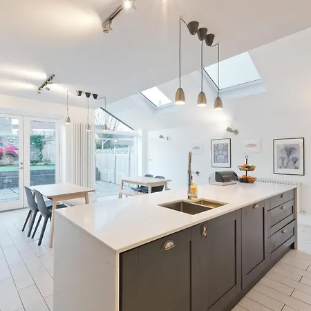 Luxury Family 2 W/ Tv Wifi Hardr702 * Dublin